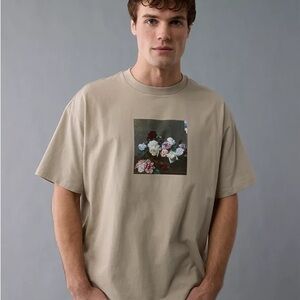American Eagle Outfitters
AE Boxy New Order Graphic T-Shirt